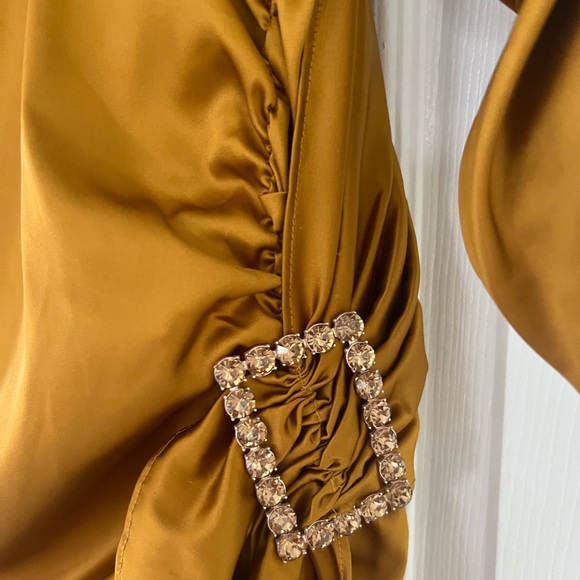 For love and lemons mini gold dress with open back - Picture 5 of 6